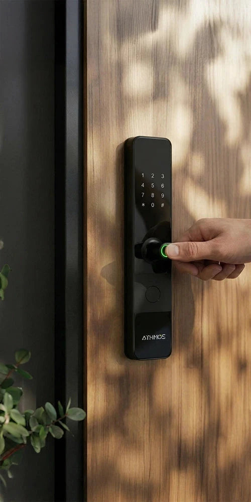 Cerradura inteligente / cerradura panel touch / cerradura lector de huella / cerradura bloqueo automático / cerradura con batería / cerradura plateada / cerradura gris / cerradura con wifi / cerradura con tarjeta de proximidad / cerradura con camara / cerradura con sensor de movimiento / cerradura con reconocimiento facial 3D / cerradura / cerradura negra / cerradura con llaves