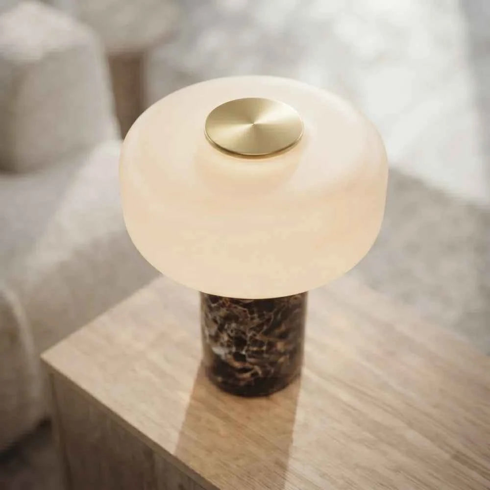 Lámpara de mesa LED Petra de mármol