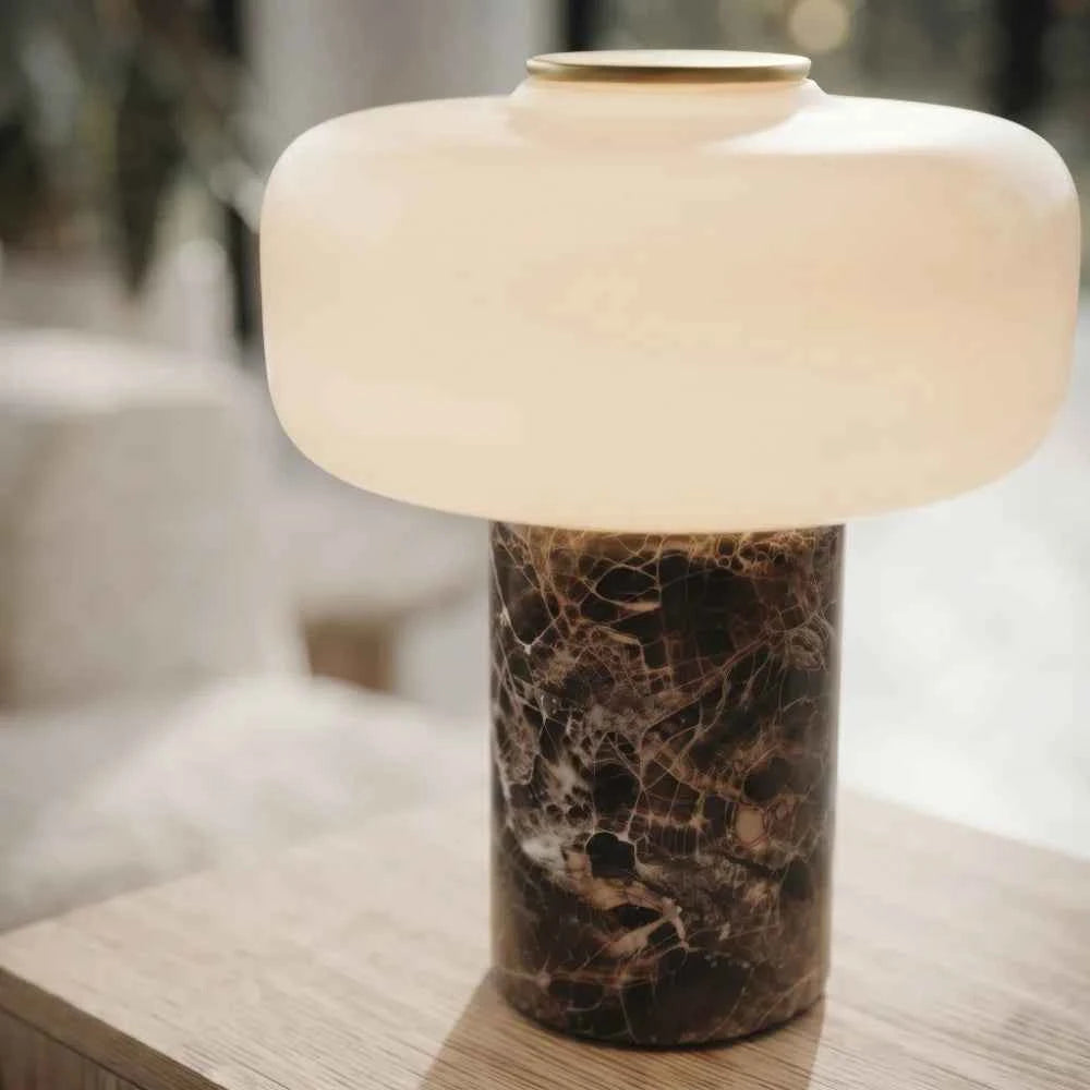 Lámpara de mesa LED Petra de mármol